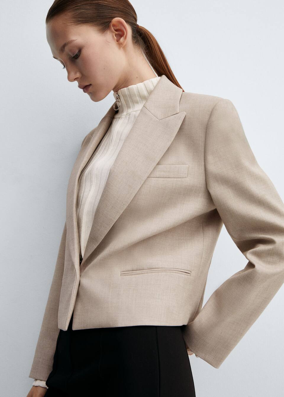 Cropped blazer with button