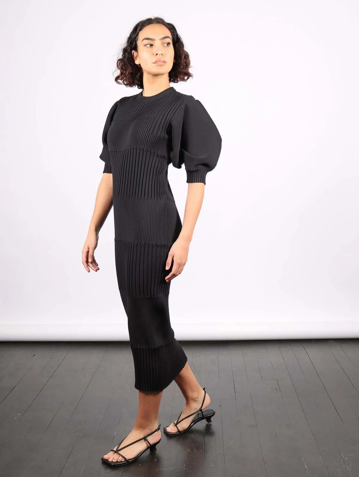 Fluted Short Puff Sleeve Dress - Black 