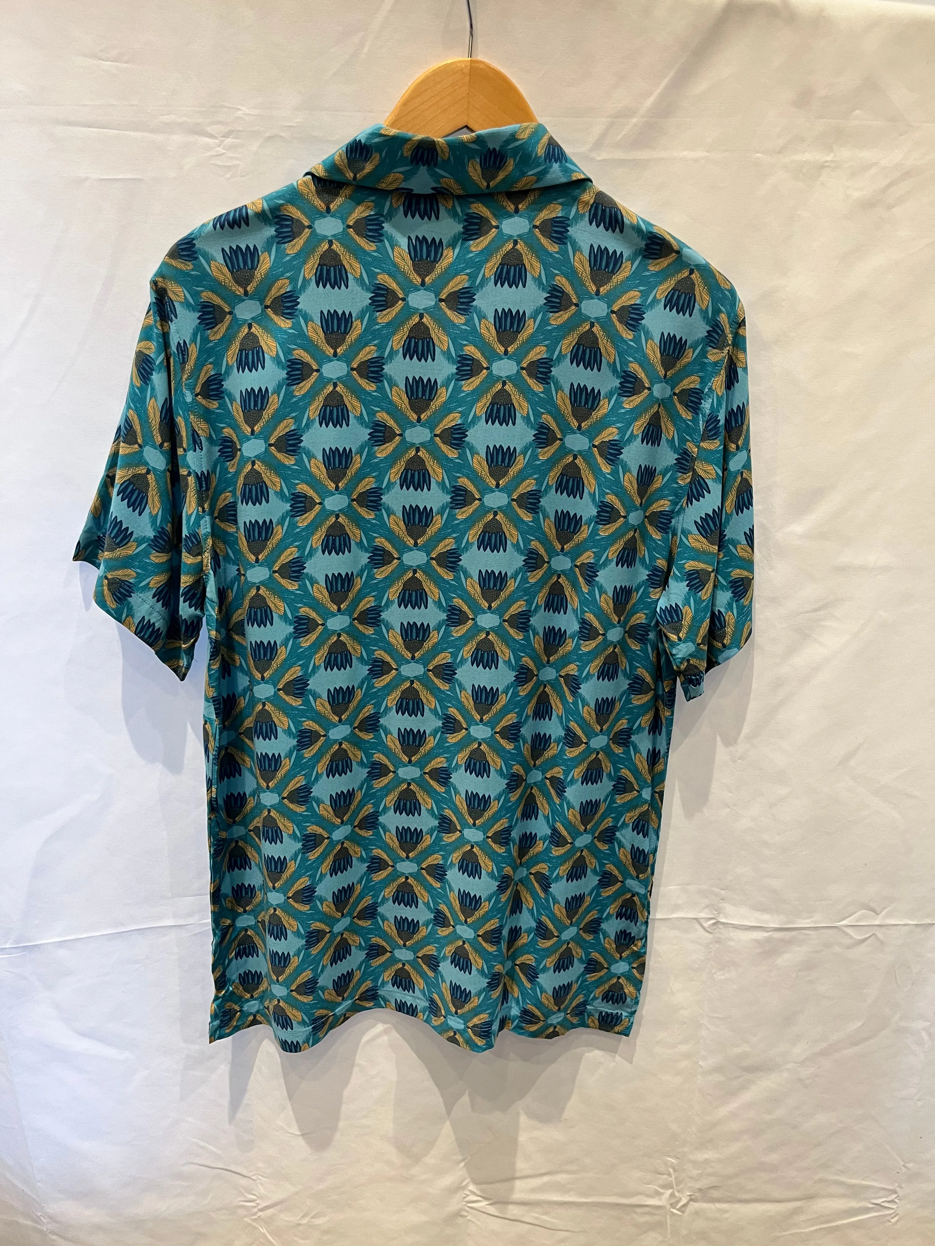 GEO LEAVES PRINT SHORT SLEEVE SHIRT