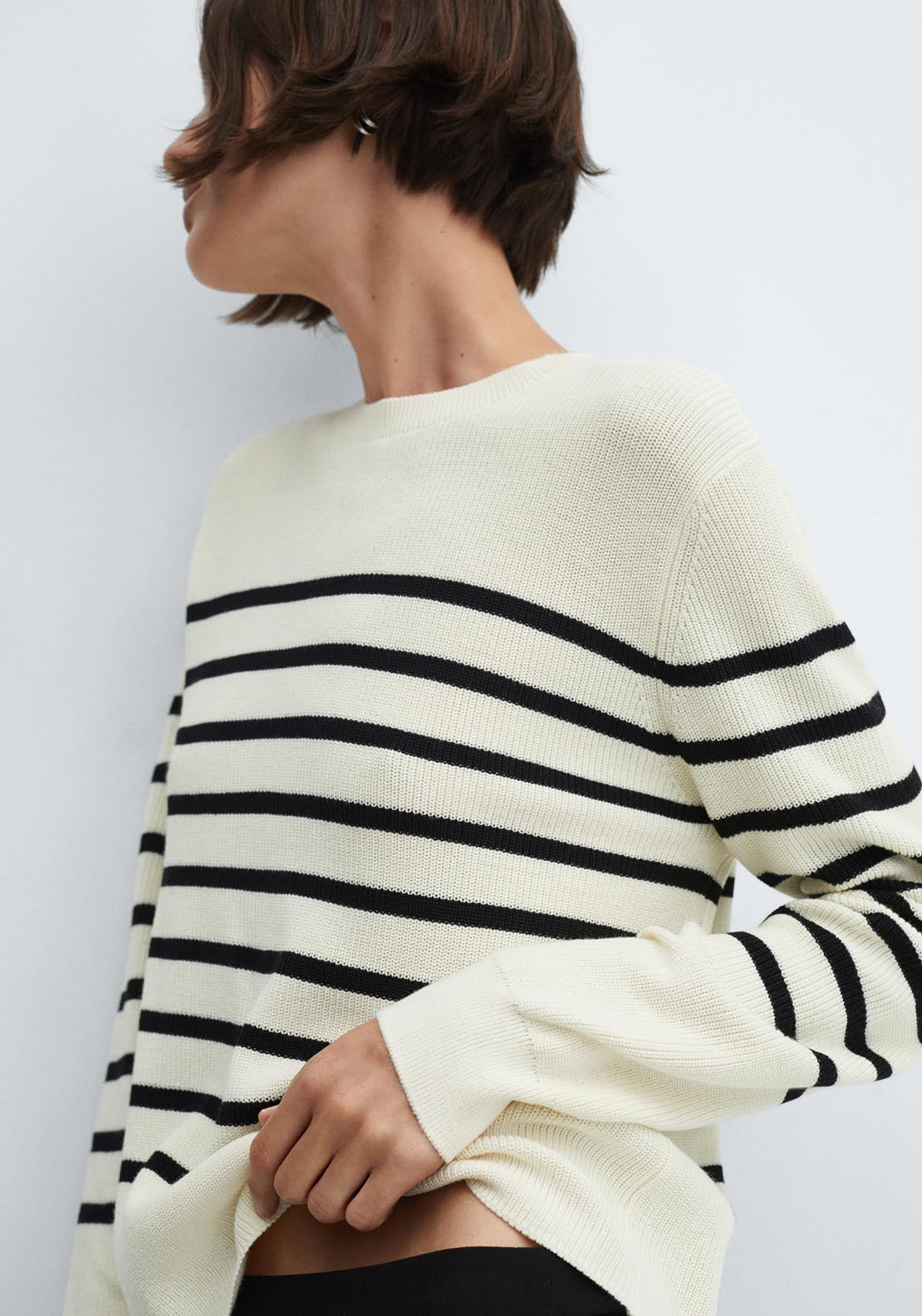 Roundneck knitted sweater