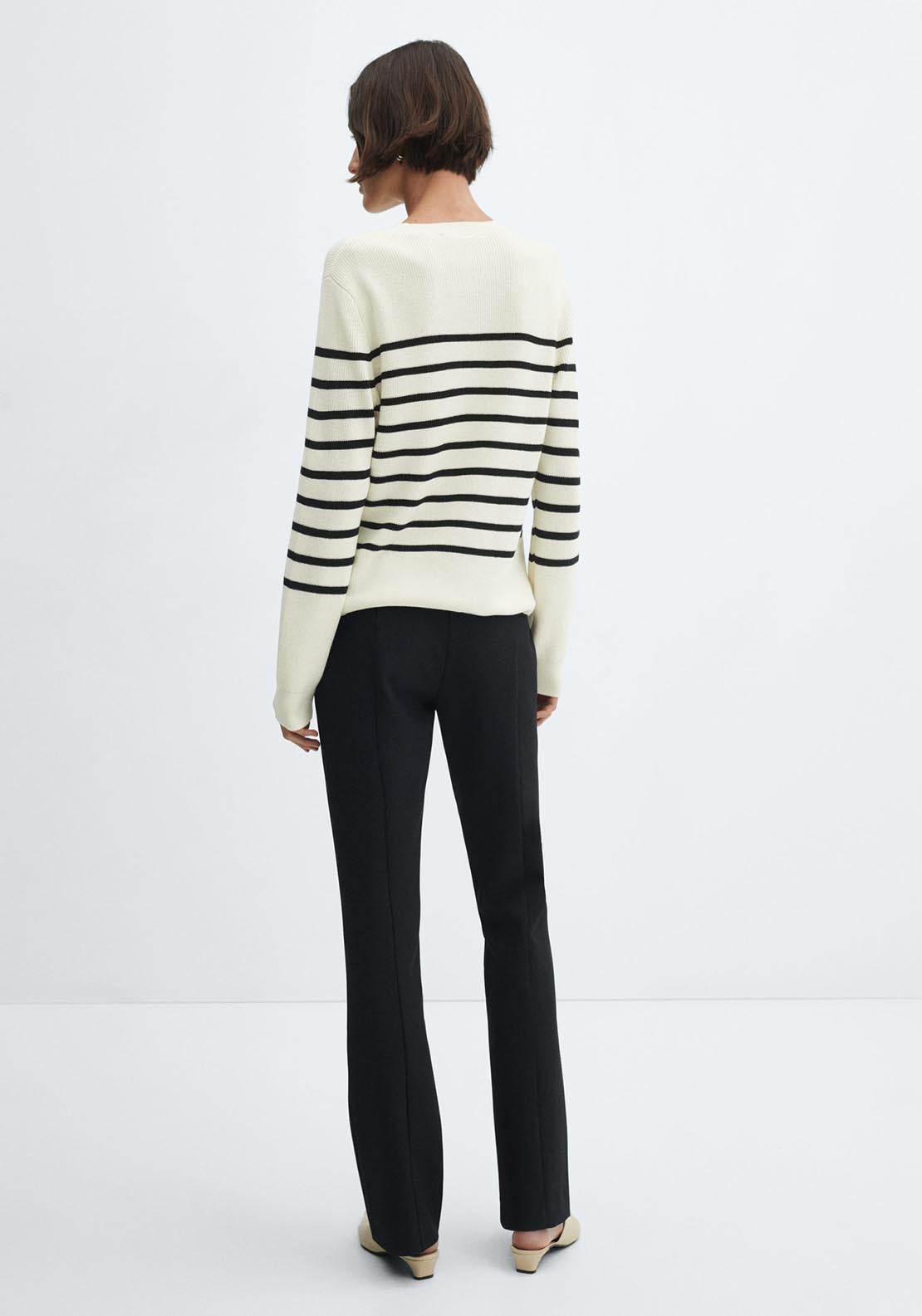 Roundneck knitted sweater