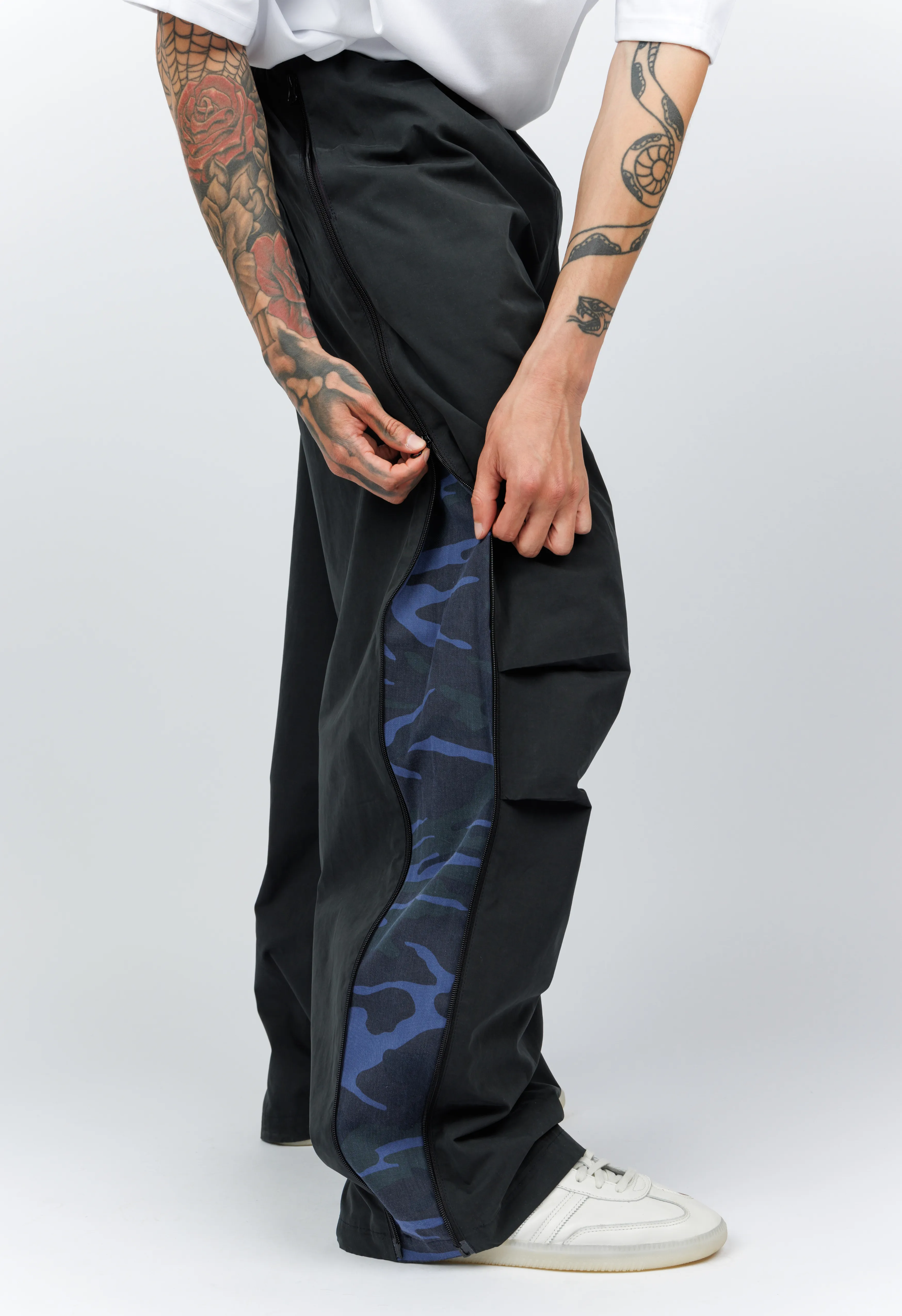 Side Zip Camo Pant in Black