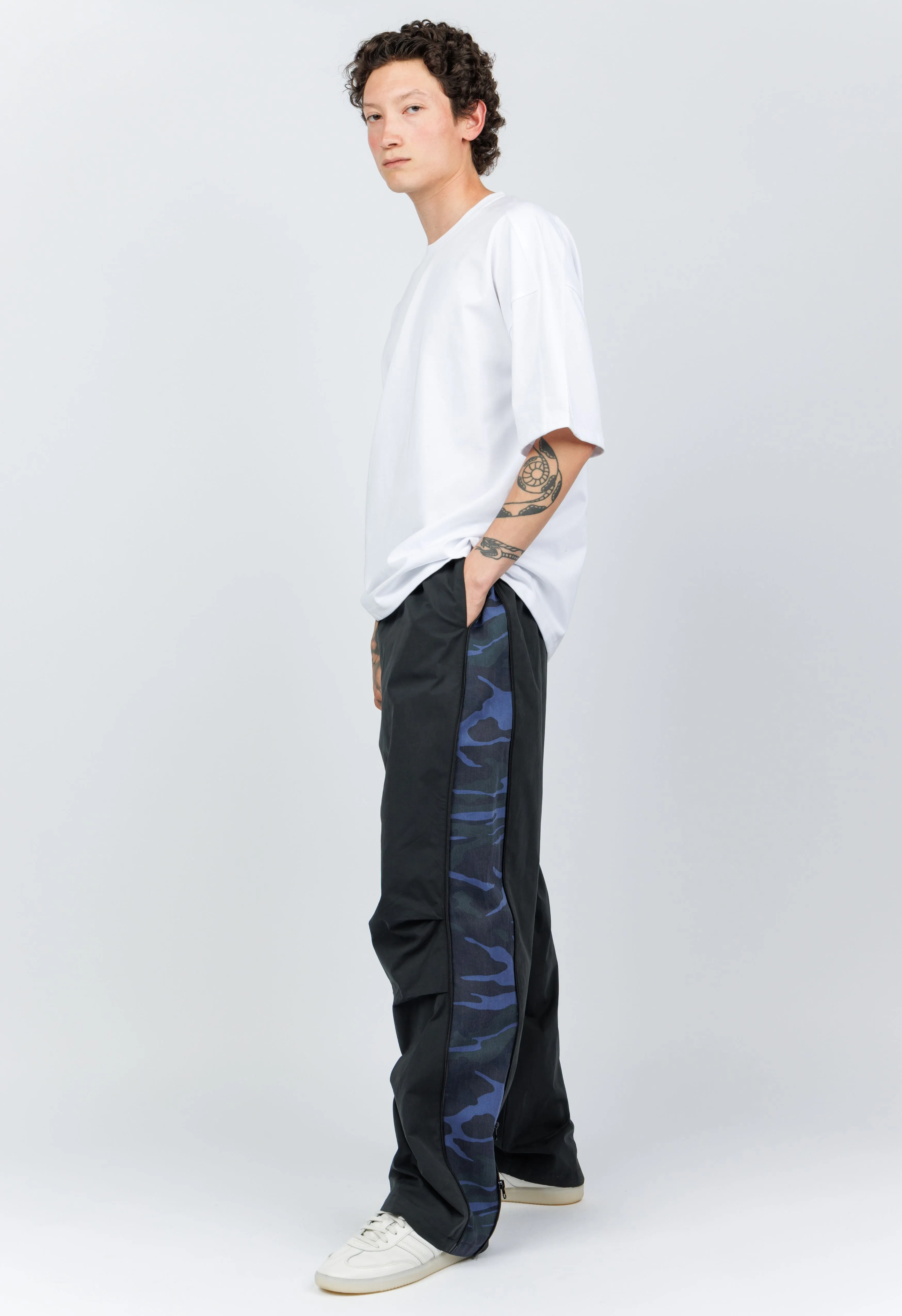 Side Zip Camo Pant in Black