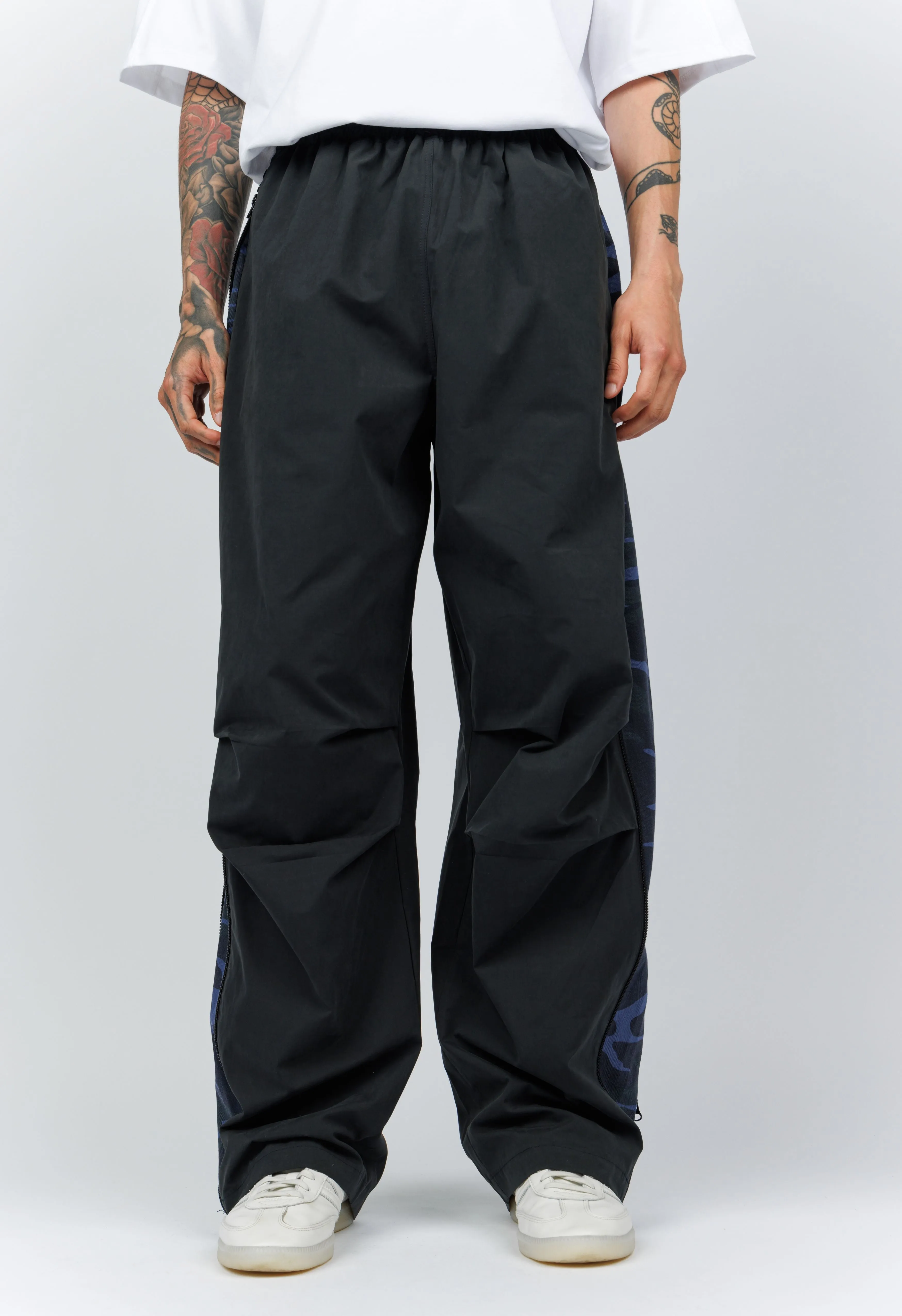 Side Zip Camo Pant in Black