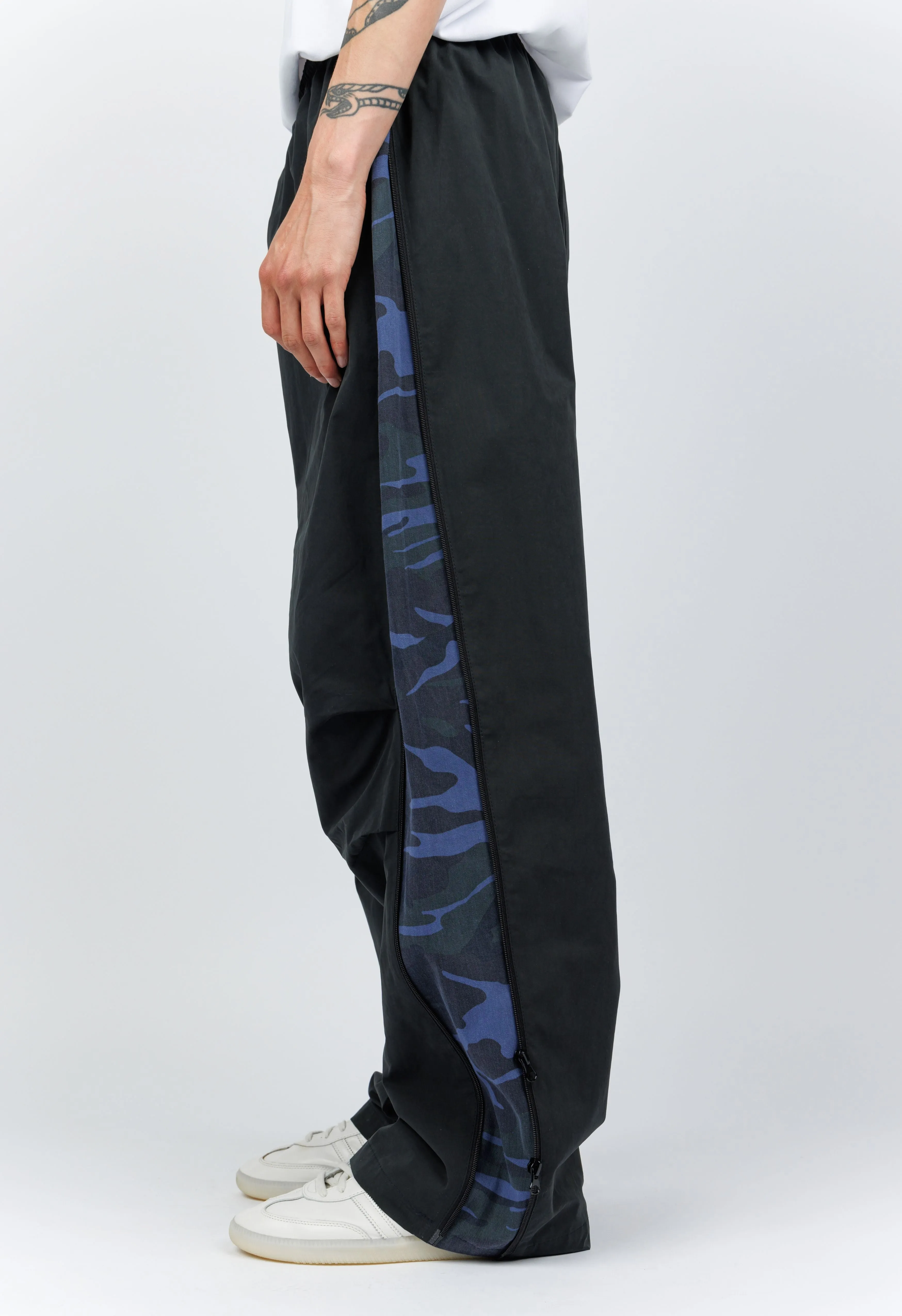 Side Zip Camo Pant in Black