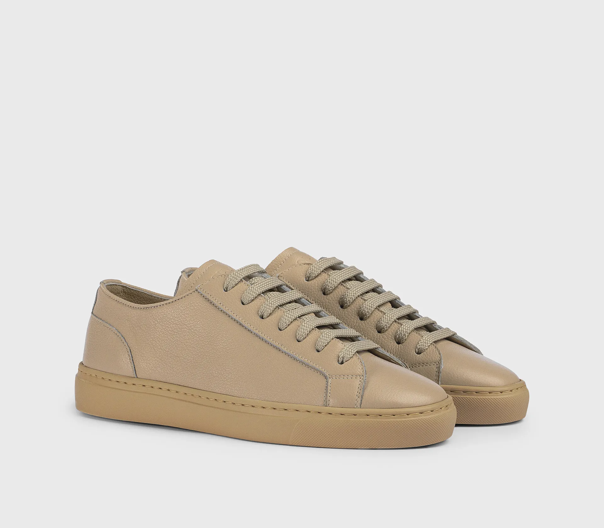 Sneaker in light tan leather