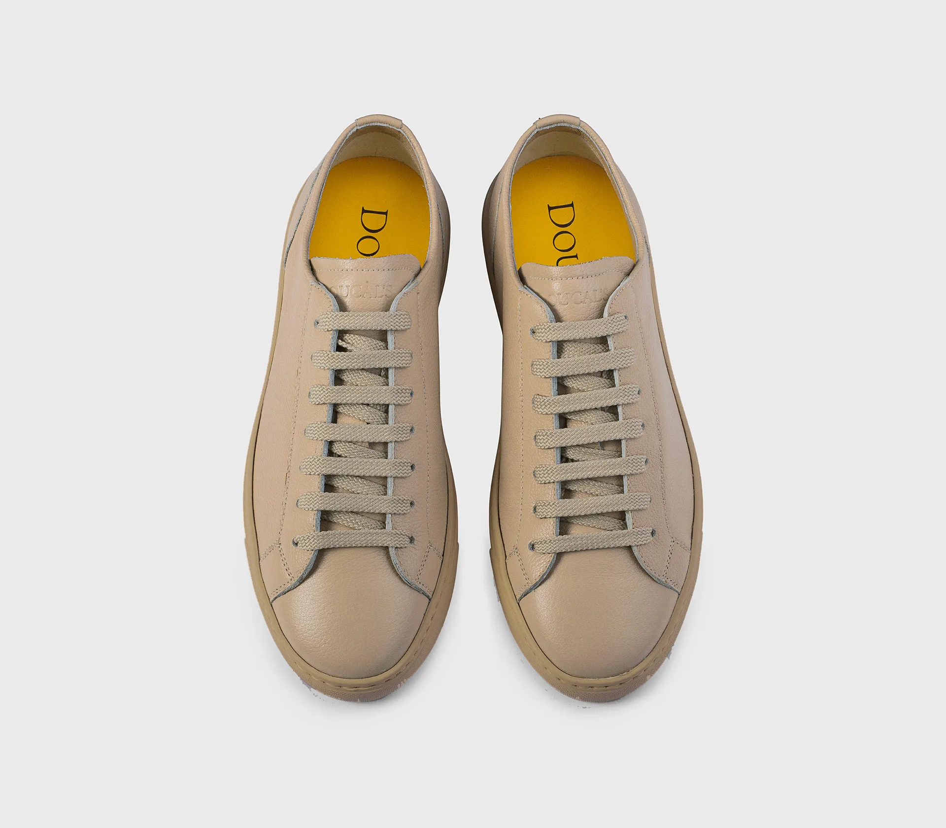 Sneaker in light tan leather